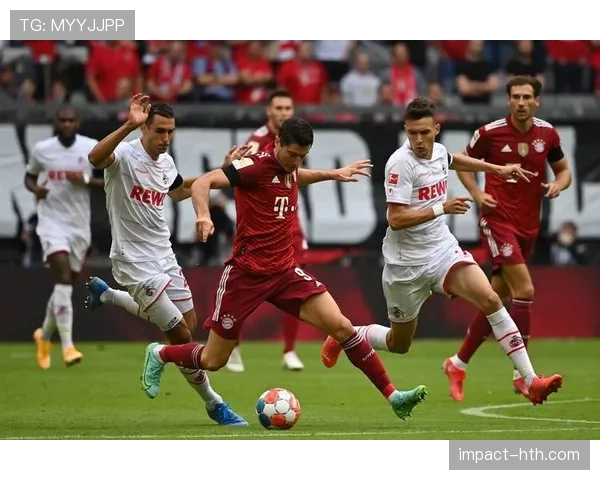 莱万多夫斯基创下年轻球员进球纪录,表现稳健引发广泛关注 莱万多夫斯基创下年轻球员进球纪录,表现稳健引发广泛关注