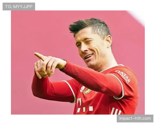 莱万每天凌晨四点起床吃草?