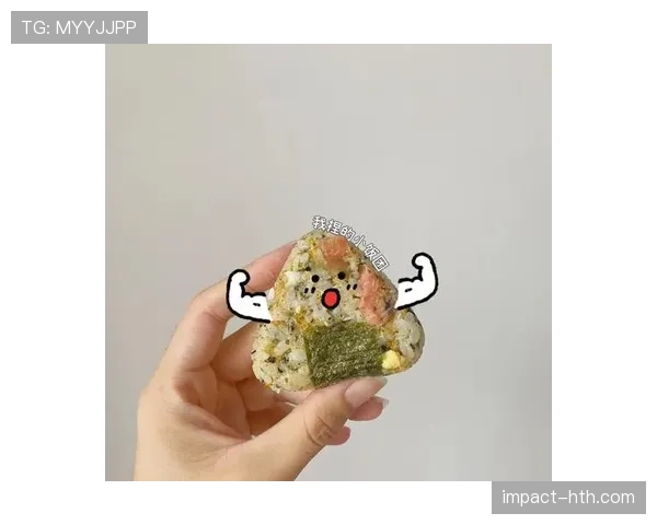 山口茜训练完随手啃个饭团就走，这自律程度真的服了